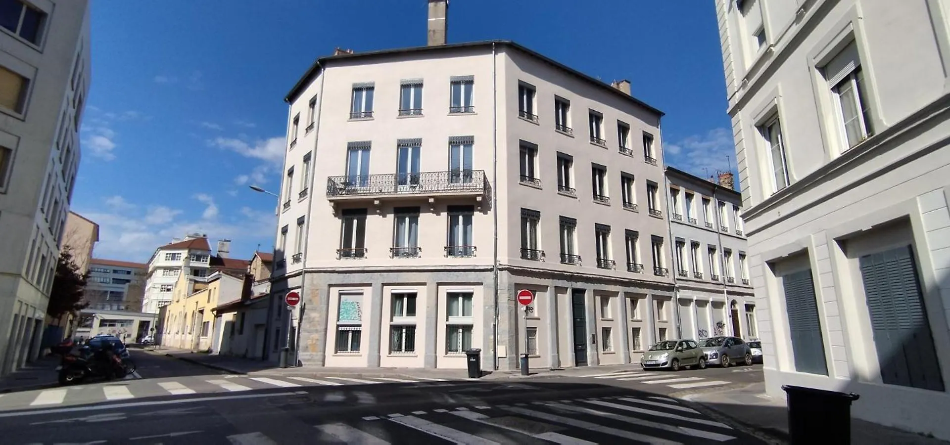 Tiny-Duplex Apartment Lyon